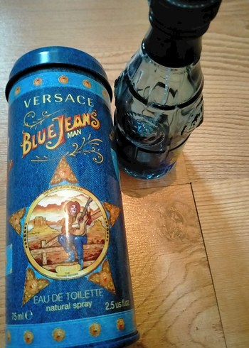 Versace Blue Jeans Kadın Parfümü 75 ml içi boş - Görsel 2