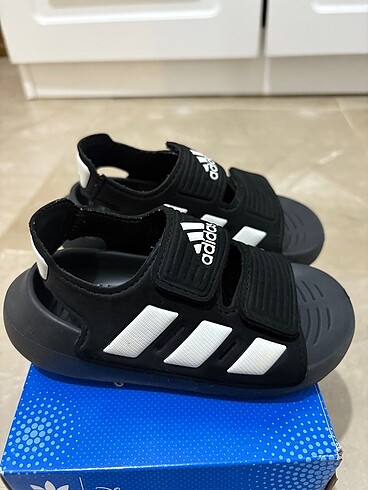Adidas çocuk sandalet