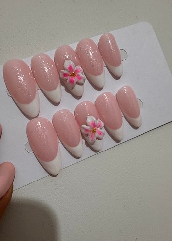 Pastel Pembe Çiçekli Tırnak Süsleri - Görsel 2