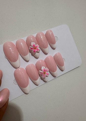 Pastel Pembe Çiçekli Tırnak Süsleri - Görsel 3