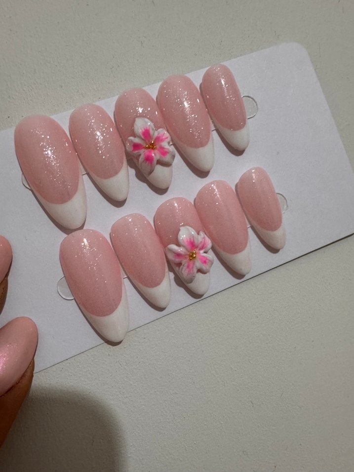 Pastel Pembe Çiçekli Tırnak Süsleri - Görsel 2