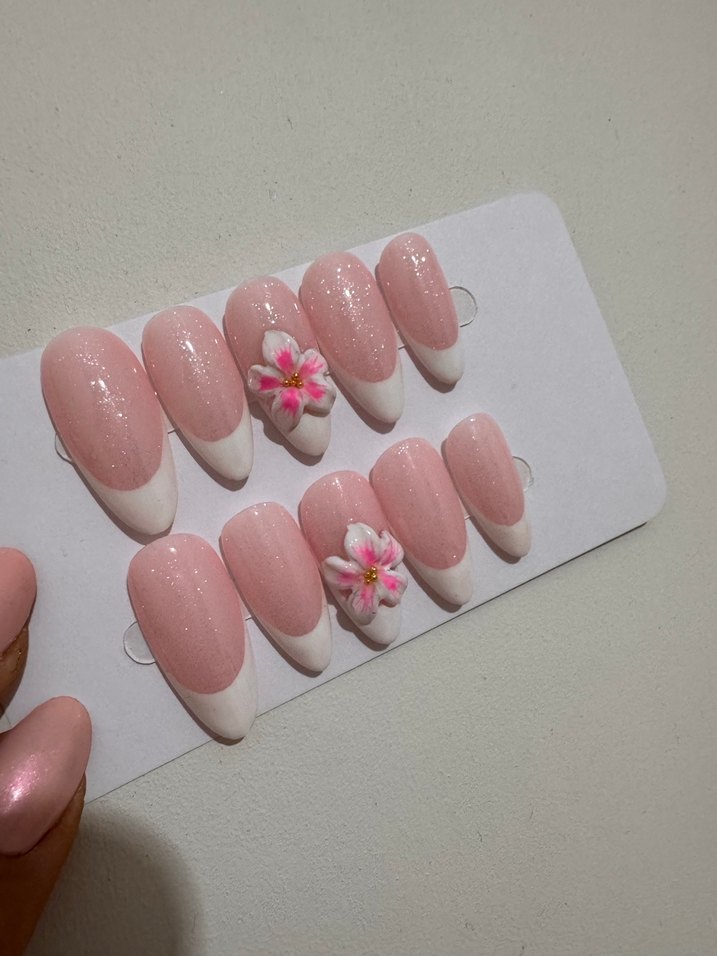 Pastel Pembe Çiçekli Tırnak Süsleri - Görsel 3