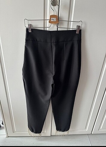 38 Beden siyah Renk Paçası zincirli kumaş pantolon 
