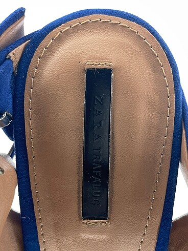41 Beden mavi Renk Zara Stiletto %70 İndirimli.
