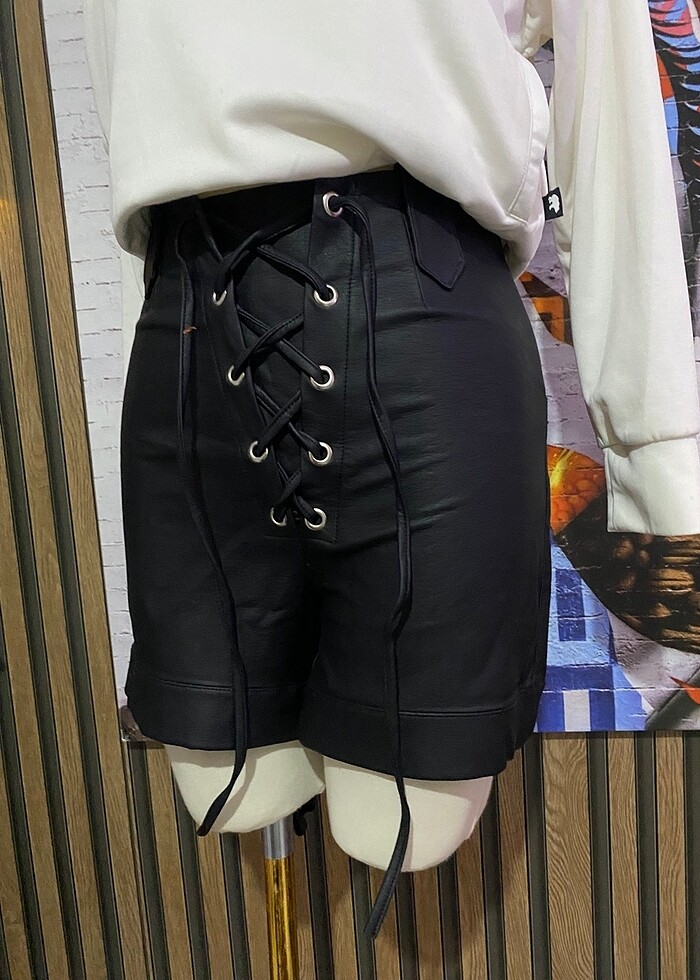 Berfuğ kıran marka orijinal deri şort - Görsel 2