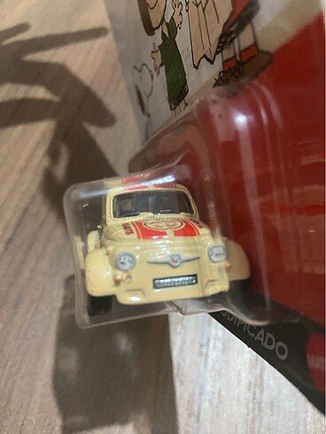Beden Hot Wheels Peanuts 60S Fiat 500D Modificado