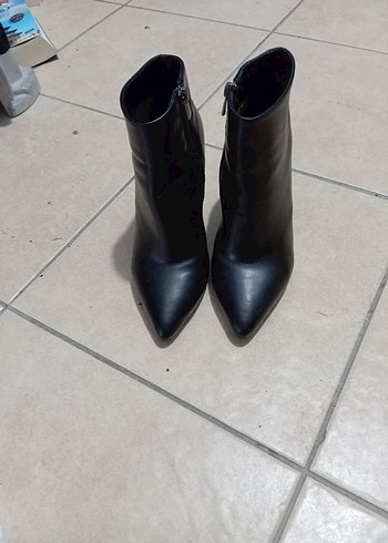 Siyah Deri Stiletto Topuklu Kadın Bot