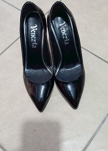 Parlak Siyah Stiletto Topuklu Kadın Ayakkabı - Görsel 3