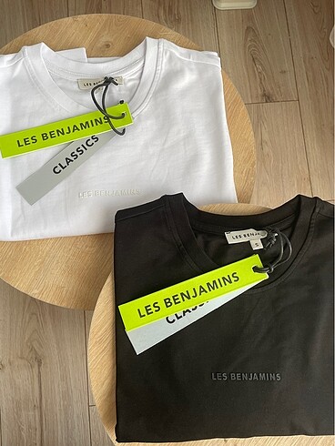 Les Benjamins tişört