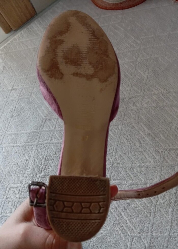 Pembe topuklu  - Görsel 3