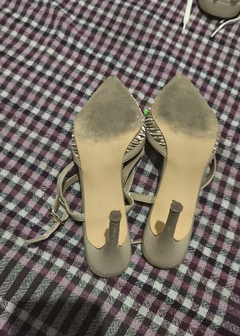 Bejbağcıkları ve tabanı hakiki deri  uzun sivri topuklu ayakkabı - Görsel 3