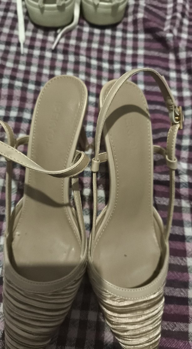 Bejbağcıkları ve tabanı hakiki deri  uzun sivri topuklu ayakkabı - Görsel 4