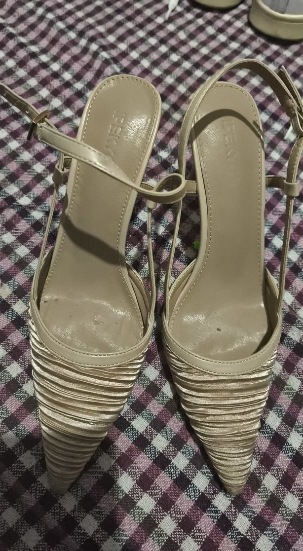 Bejbağcıkları ve tabanı hakiki deri  uzun sivri topuklu ayakkabı - Görsel 2