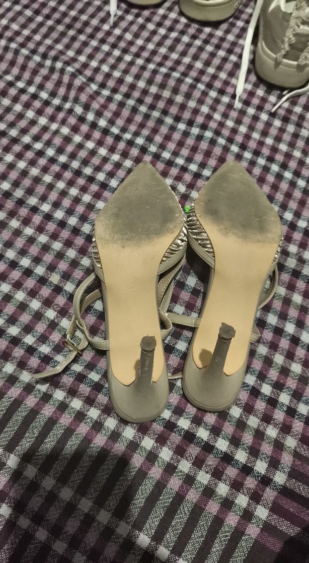 Bejbağcıkları ve tabanı hakiki deri  uzun sivri topuklu ayakkabı - Görsel 3