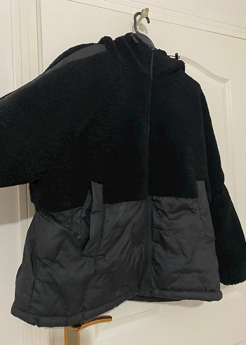Siyah Peluş Detaylı Midi Kışlık Kadın Mont