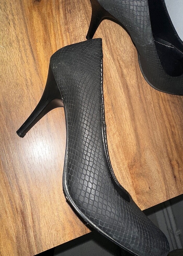 Yılan desen topuklu ayakkabı - Görsel 4