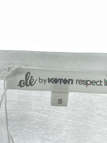 s Beden beyaz Renk Koton T-shirt %70 İndirimli.