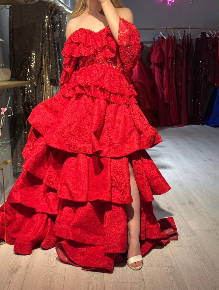 Parlak Kırmızı Volanlı Uzun Straplez Elbise - Görsel 3