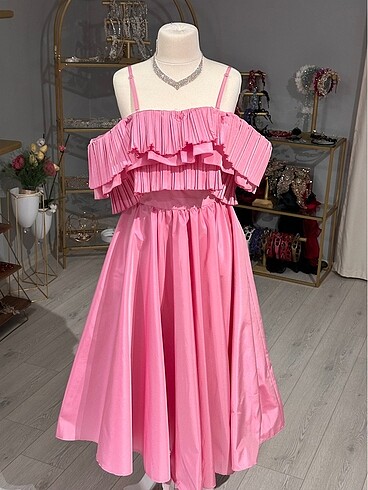 Pembe şık elbise