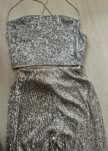 Parlak Altın İşlemeli Straplez Abiye - Görsel 3