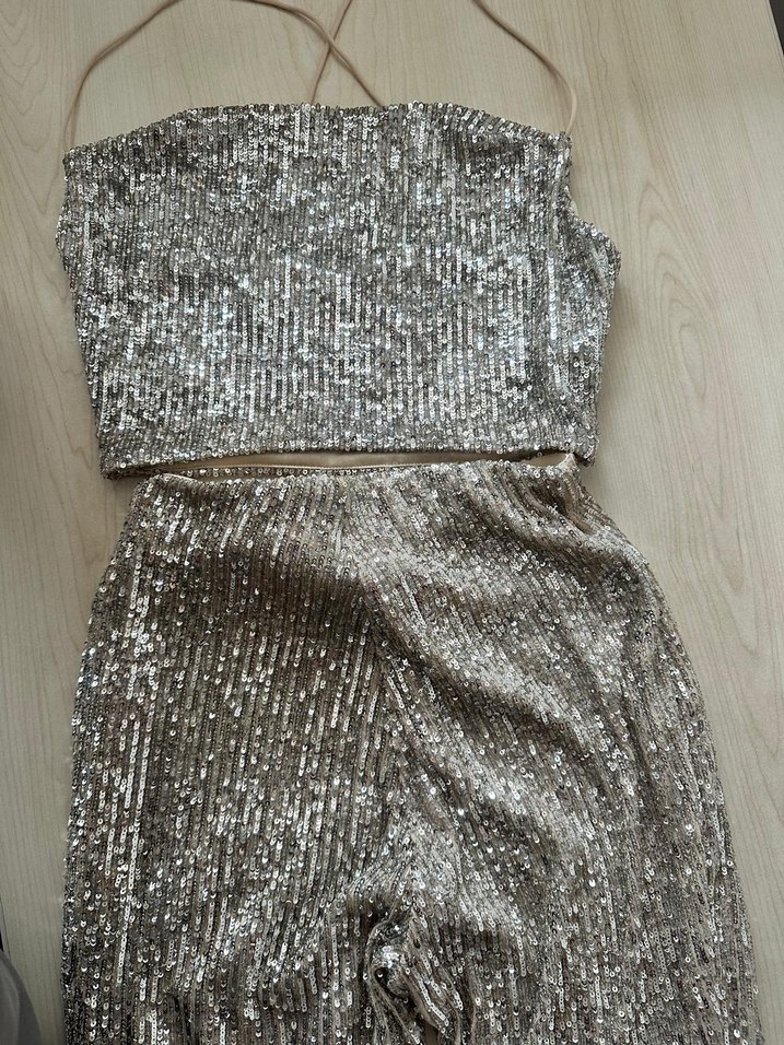 Parlak Altın İşlemeli Straplez Abiye - Görsel 3