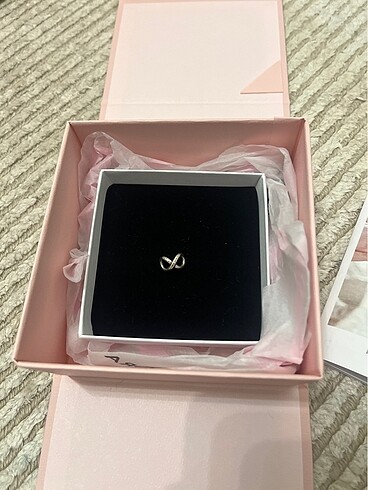 Pandora Pandora charm