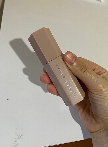FENTY KONTUR