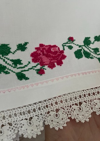 Nakışlı Beyaz Renkli yastık sargısı