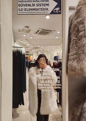 Defacto Beyaz Kürk Detaylı Midi Boy Ceket