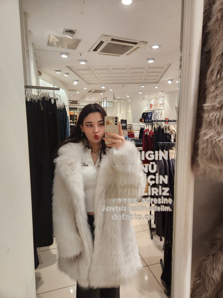 Defacto Beyaz Kürk Detaylı Midi Boy Ceket - Görsel 2