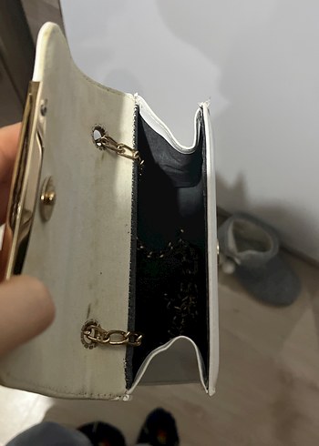 Beyaz Zincir Detaylı Deri Kadın Çanta - Görsel 3