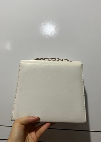 Beyaz Zincir Detaylı Deri Kadın Çanta - Görsel 2