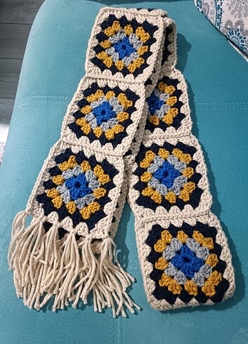 Diğer Motifli Püsküllü Atkı