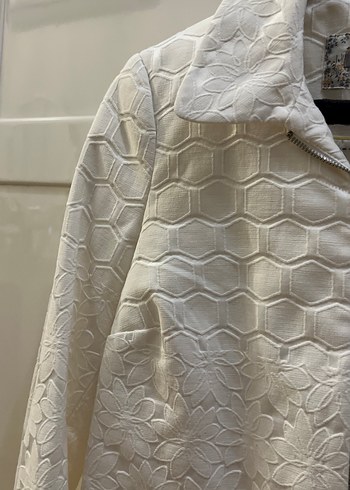 Beyaz İşlemeli Midi Kadın Kaban - Görsel 2