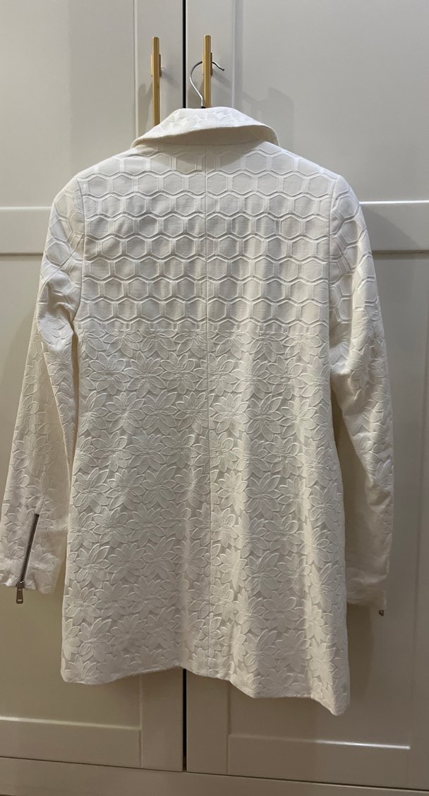 Beyaz İşlemeli Midi Kadın Kaban - Görsel 4