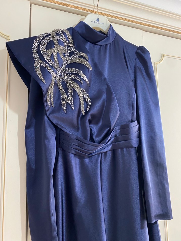 Lacivert Uzun Kollu Nakışlı Abiye Elbise - Görsel 2