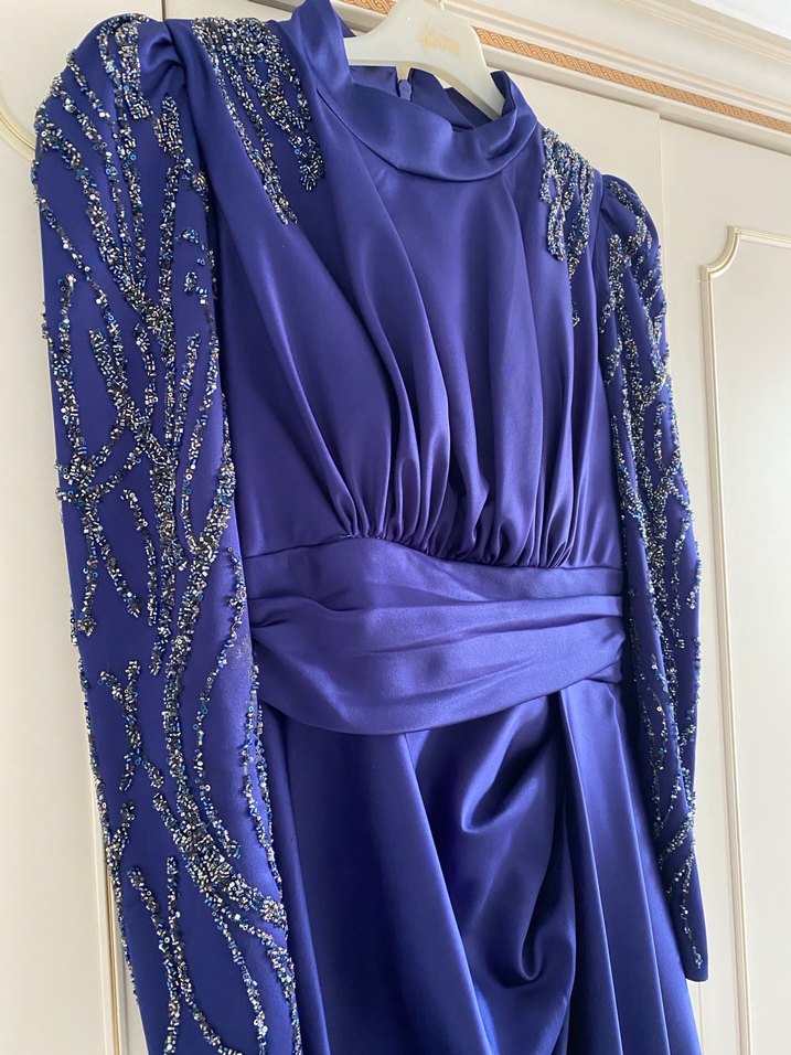 Uzun Kollu Drapeli Parlak Mor Abiye Elbise - Görsel 3