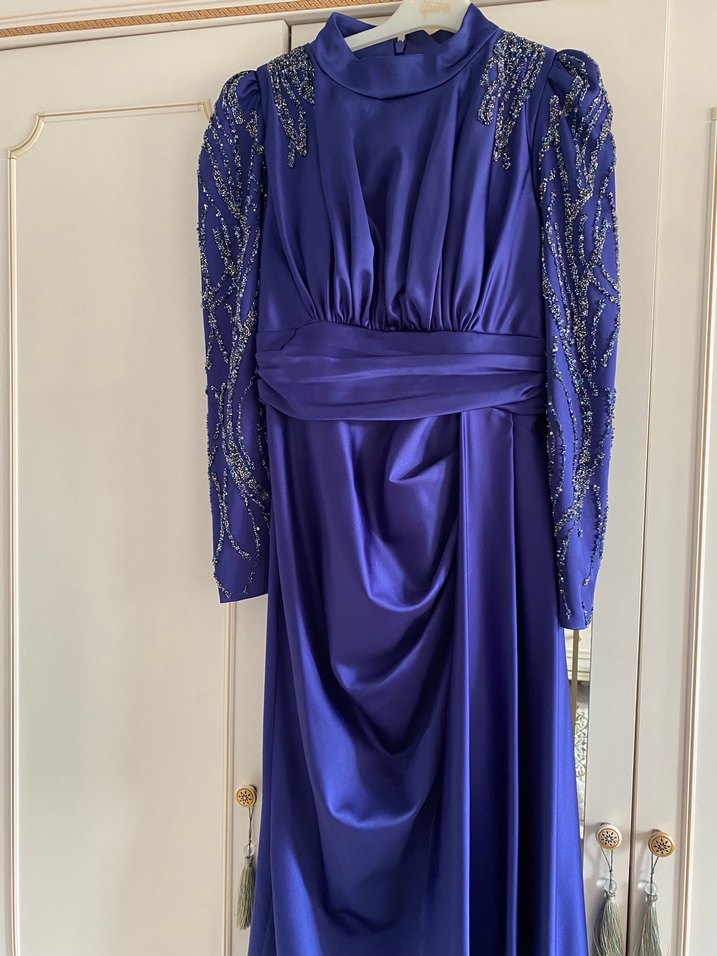 Uzun Kollu Drapeli Parlak Mor Abiye Elbise - Görsel 4