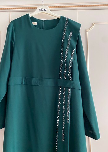 Tesettür Yeşil Drapeli Uzun Kollu Nakışlı Elbise - Görsel 2