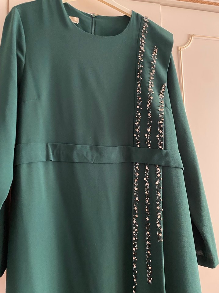 Tesettür Yeşil Drapeli Uzun Kollu Nakışlı Elbise - Görsel 3