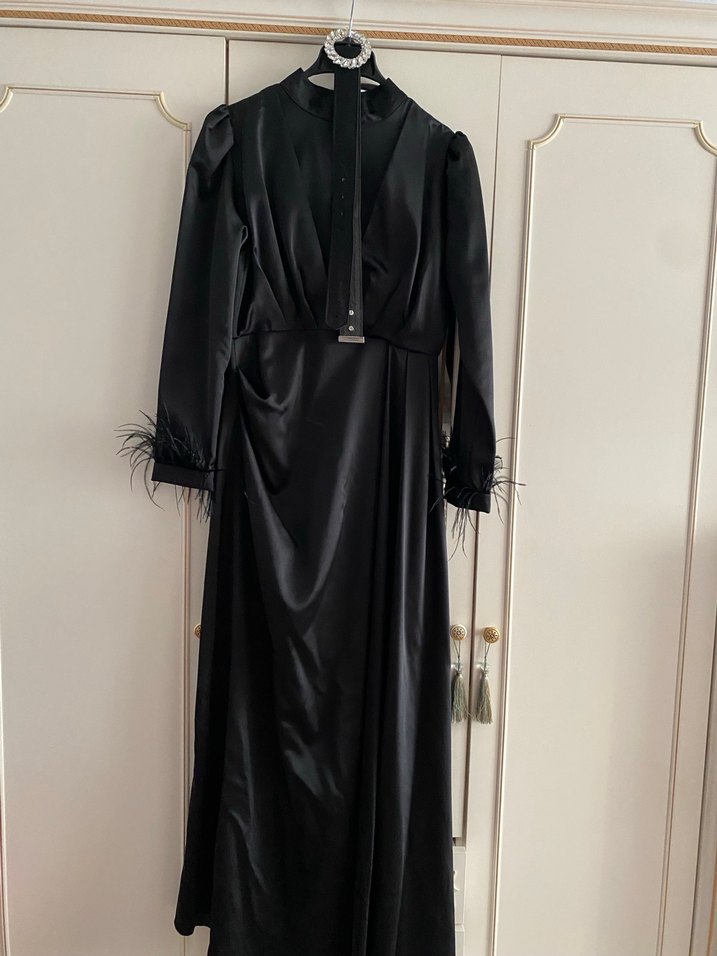 Siyah Parlak Kemerli Uzun Kadın Abiye Elbise - Görsel 4