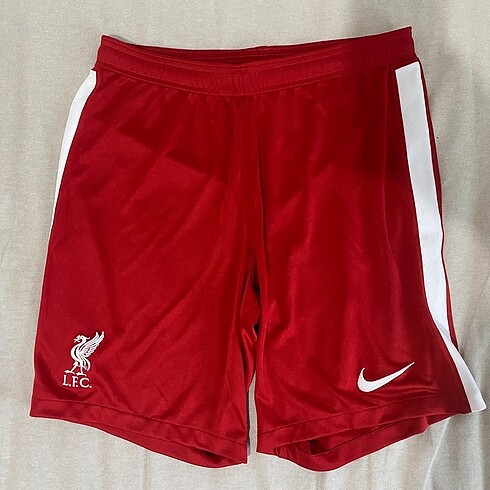 Liverpool Nike Şort (beyaz şeritli)