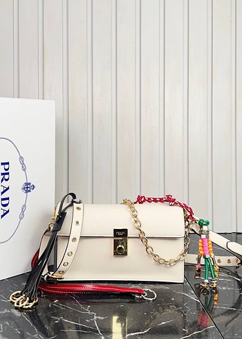 Prada Prada Zincir Detaylı Siyah Deri Kadın Çanta