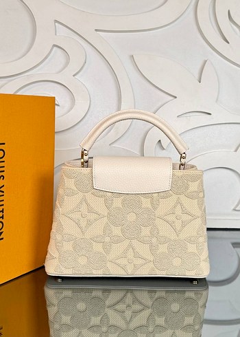  Beden beyaz Renk Beyaz Zincir Detaylı Louis Vuitton Deri Çanta