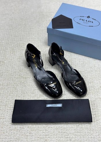 Prada Siyah Parlak Topuklu Ayakkabi