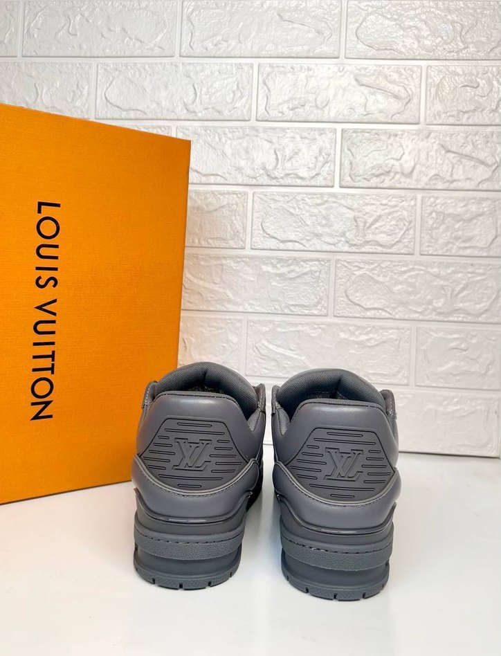 Louis Vuitton Gri Deri Sneaker — görsel 4/5