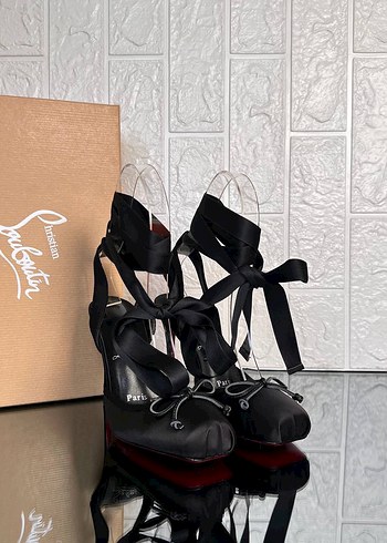 Christian Louboutin ürünü