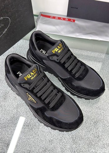 Prada ürünü