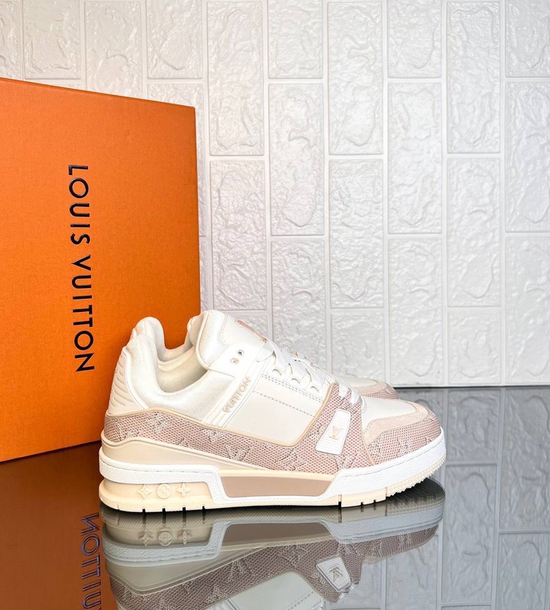 Louis Vuitton Monogramlı Beyaz Sneaker — görsel 12/14