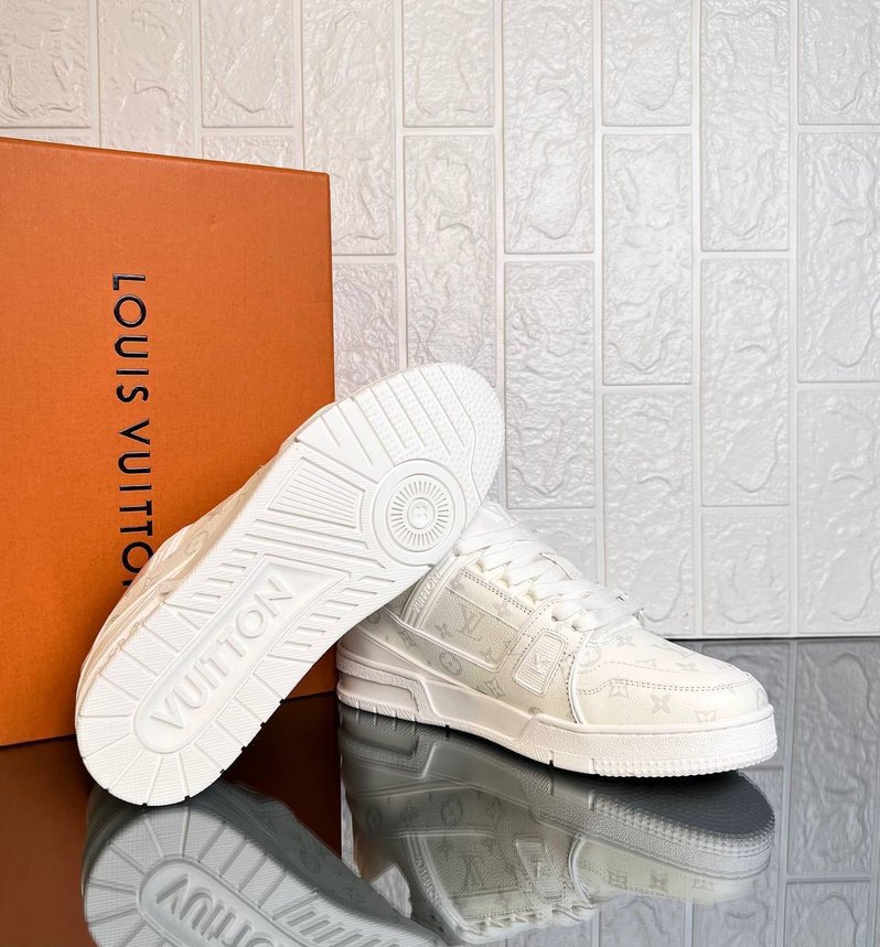 Louis Vuitton Monogramlı Beyaz Sneaker — görsel 2/14